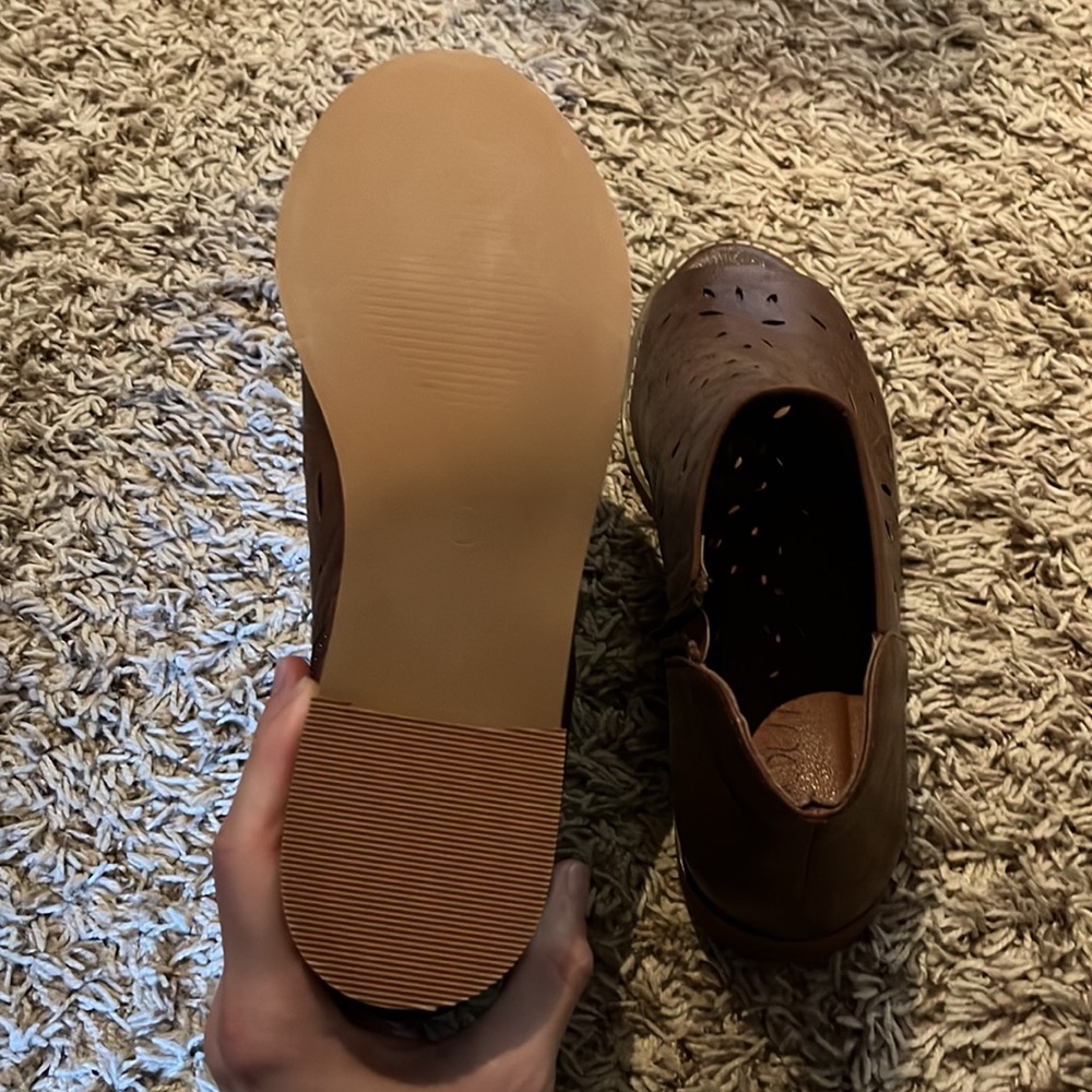 Open toe booties - Picture 2 of 2